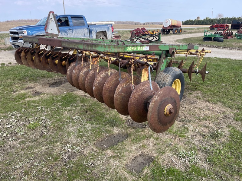 Tillage - Discs  John Deere 210 Disc - 11 Foot Photo